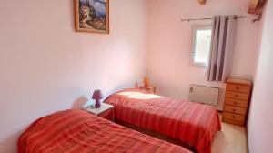 Pavillon T3 avec grande terrasse et résidence avec piscine et tennis