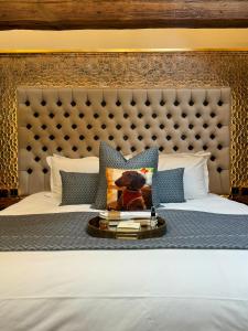 Deluxe King Room room in Quite Simply French