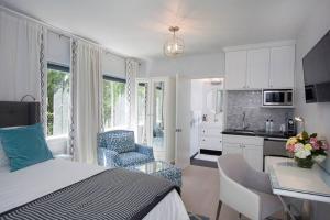 Beautiful renovated studio close to ocean!