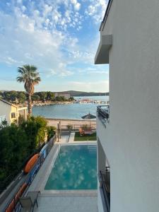 Cap Adria Apartments- beachfront, private swimming pool, near Šibenik
