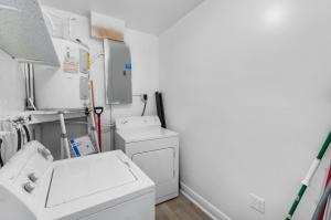 Cozy Private Rooms in Shared Home - Close to Peanut Island