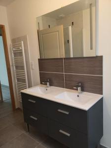 Appartements Maison 6 personnes spacieuse proche Asterix : photos des chambres
