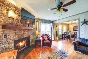Furnished Deck and Resort Perks Beech Mtn Retreat!