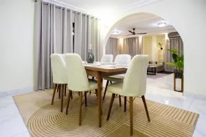 Serene en suite 6 Bedroom Home - Trasacco - Otele