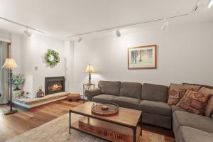 Lake Cliffe A101 by Great Western Lodging