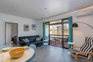 Ocean and Sunset 2nd line beach upscale flat AC