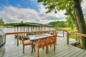 Waterfront Home on Lake Hamilton with Dock and 2 Decks - Mountain Pine