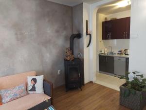 Modern 1-bedroom condo with free parking & fast WiFi
