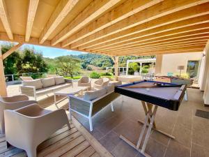 VillaSerenita Piscine chauffee Jacuzzi Petanque Ping pong Baby Foot : photos des chambres