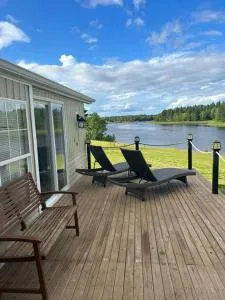 2 Bedroom Private Waterfront Getaway - Bouctouche