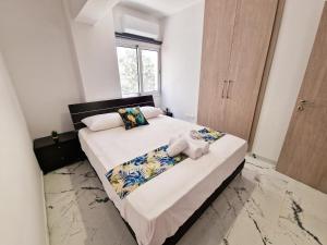 Parrots Paradise 100m From Finikoudes Beachfront