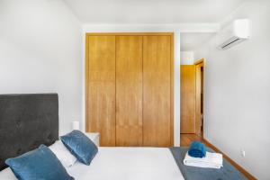 Apartamento no Condomínio Baia Village com Piscina