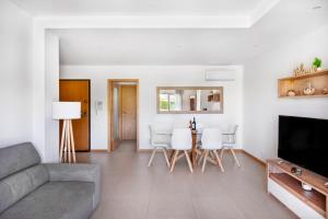 Apartamento no Condomínio Baia Village com Piscina