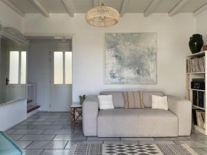 Stylish Cycladic Family Villa with Private Gardens - Villa Botanica