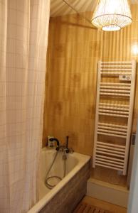 Appartements Studio cosy avec terrasse au coeur du village : photos des chambres