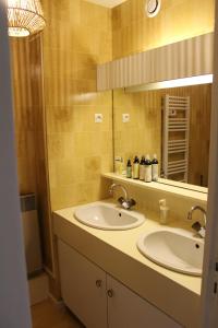 Appartements Studio cosy avec terrasse au coeur du village : photos des chambres