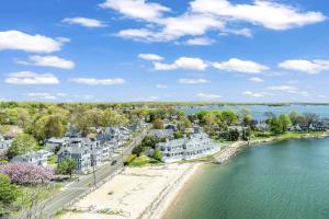 Beachside in Branford