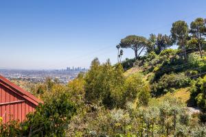Hollywood Hills Retreat w Sweeping Views 2 Bd 2 Bt
