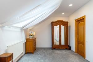 Cozy apartments by the river near old town