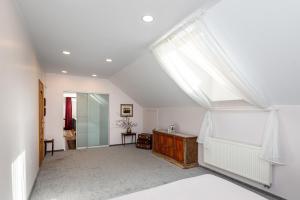 Cozy apartments by the river near old town