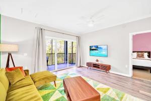 Modern 3BR Condo Near Disney- Pool