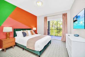 Modern 3BR Condo Near Disney- Pool and Hot Tub