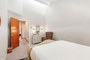 Sawmill Creek Condo 406 by Great Western Lodging