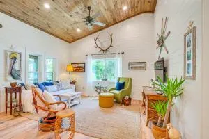 Stilt-Style Cottage Less Than 1 Mi to Downtown Yankeetown! - Yankeetown