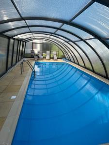 Apartament Pod Sosnami - basen, sauna, garaż, obok nadmorskiego lasu - Villa 4 Pory Roku