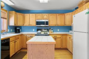 Ski View Cabin by Great Western Lodging