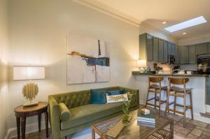 The Magnolia Retreat in Historic Savannah 1BR
