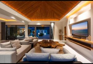 Casa Oriental Serene Balinese Garden Retreat