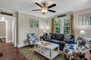 Blue Bungalow 2BR1BA Lexington