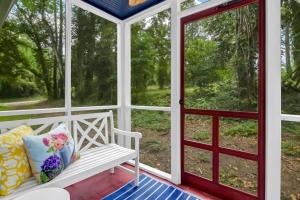 Blue Bungalow 2BR1BA Lexington