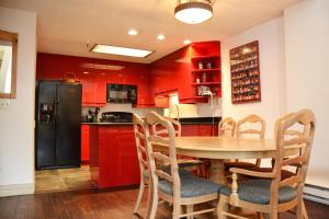 Village Chateaux 1053 by Great Western Lodging