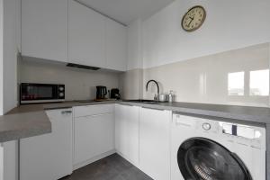 Warsaw Wola Studio - 9th Floor, City View - by Rentujemy