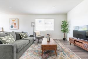 Enjoy Alhambra Night Life at 2BR Apt