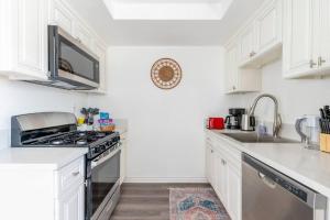 Enjoy Alhambra Night Life at 2BR Apt