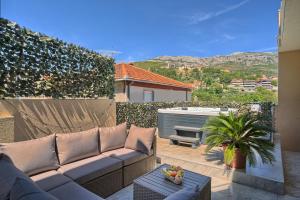 Relax Escape Jacuzzi Access Near Split