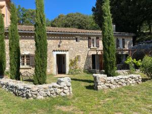 La Bastide Basse Nature Piscine à 3 quarts dheure de la mer