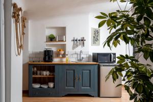 Downtown home with terrace by Urbanesq