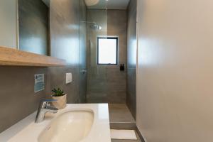 Palm Flats Panoramic Peaks with Mountain View & 350m from sea