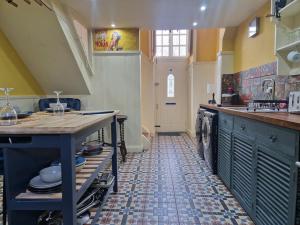 Unique Cardiff Centre couples retreat, 1 bed maisonette