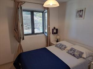 Three-Bedroom Holiday Home  room in Secluded fisherman's cottage Cove Pakomina Hvar - 12702