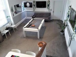 Riviera Retreat 10 bedrooms 10 bathrooms, Torquay near beach, 24 people