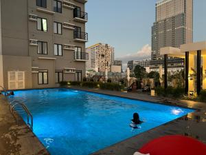 Studio Unit 5 mins to IT Park with Pool, Wifi & Netflix