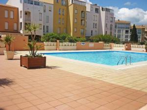 Studio cabine rénové, centre port avec piscine - FR-1-723-155