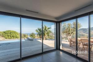 Maisons de vacances Villa Blanca 5 Sea View and Mountain : photos des chambres