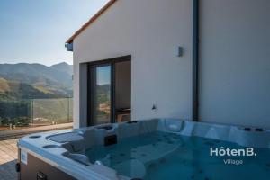Maisons de vacances Villa Blanca 5 Sea View and Mountain : photos des chambres