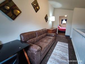 Zen Haven 5- Close to Downtown Indy- Queen Bed